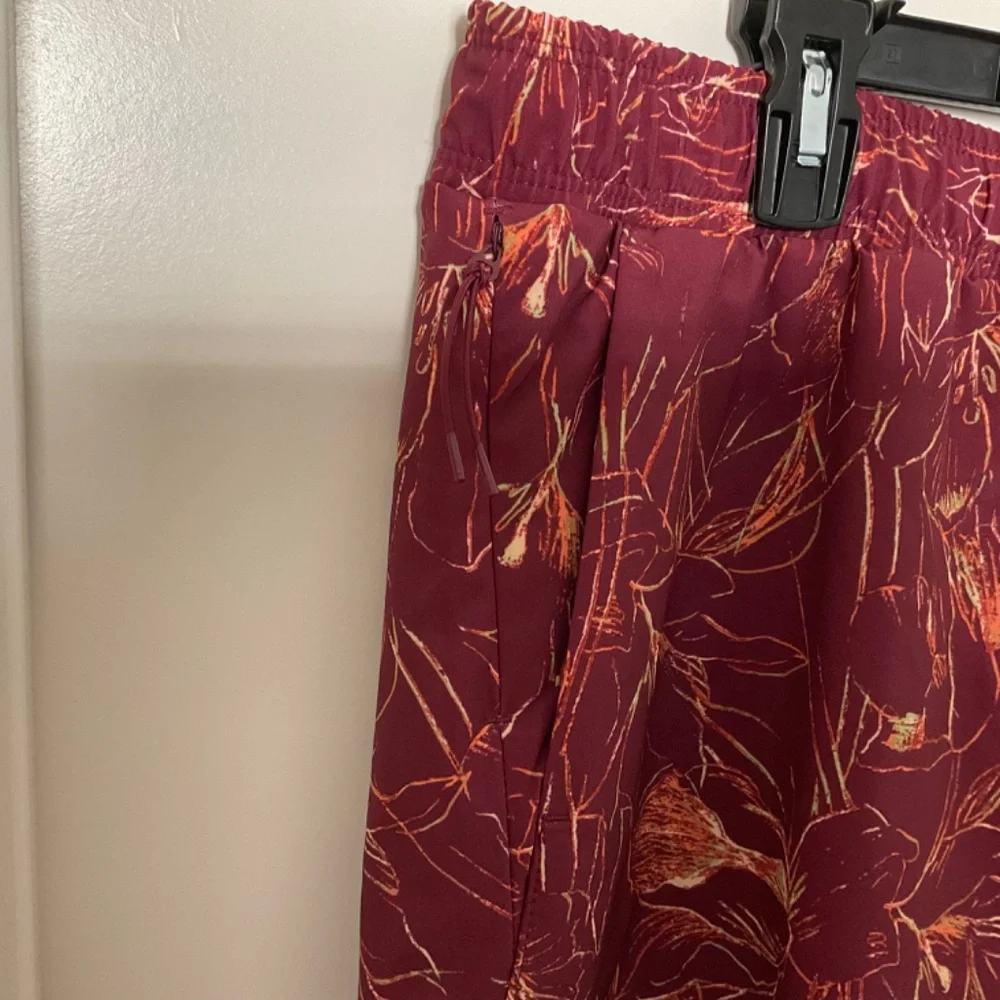 All in Motion Maroon Printed Board Shorts - Men’s Size‎ XL